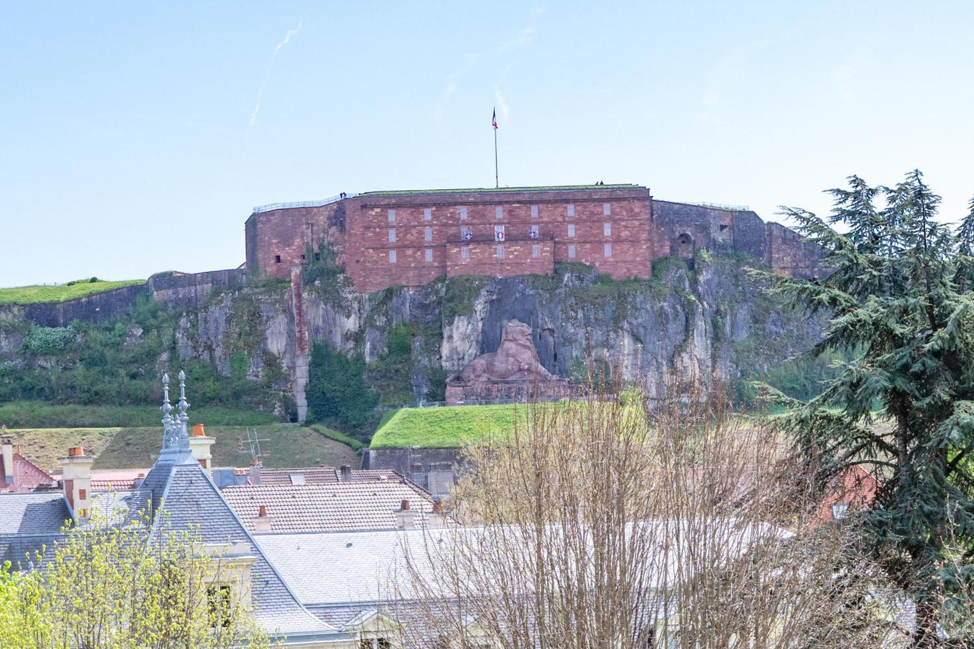 Grand Hotel Du Tonneau D'Or Belfort Buitenkant foto
