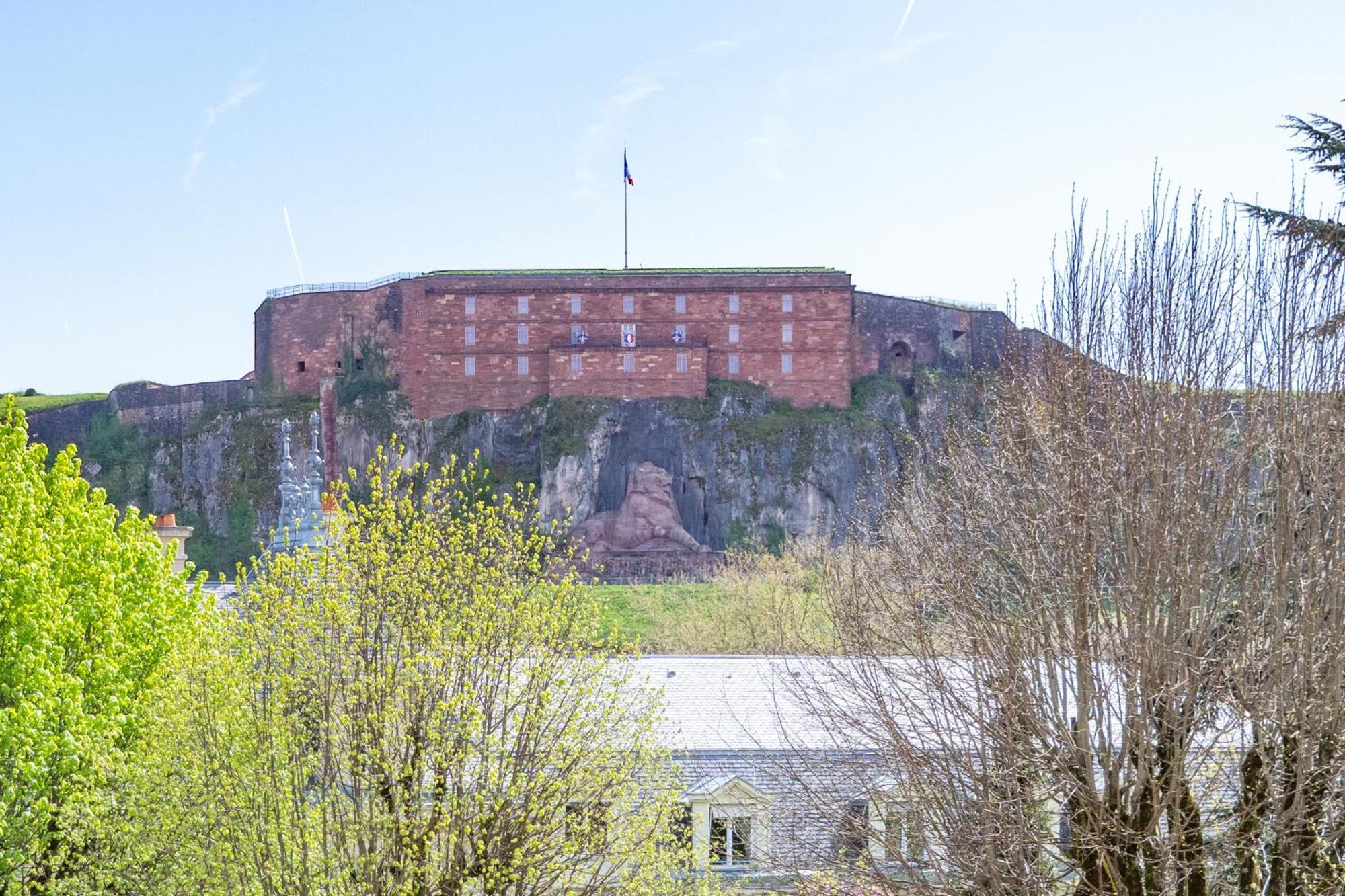 Grand Hotel Du Tonneau D'Or Belfort Buitenkant foto