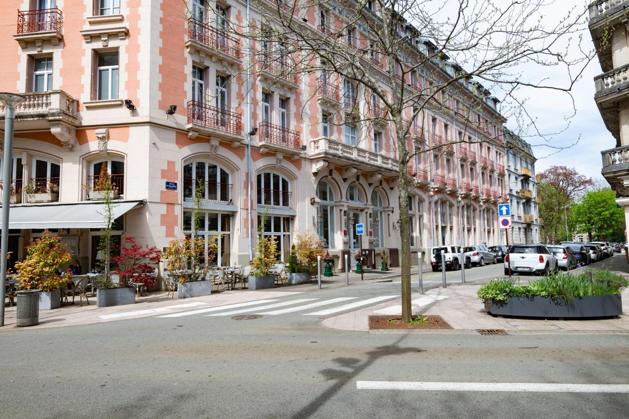 Grand Hotel Du Tonneau D'Or Belfort Buitenkant foto