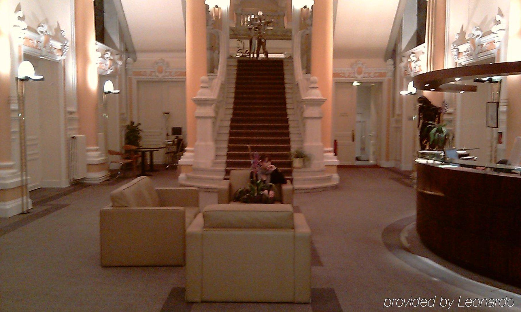Grand Hotel Du Tonneau D'Or Belfort Interieur foto