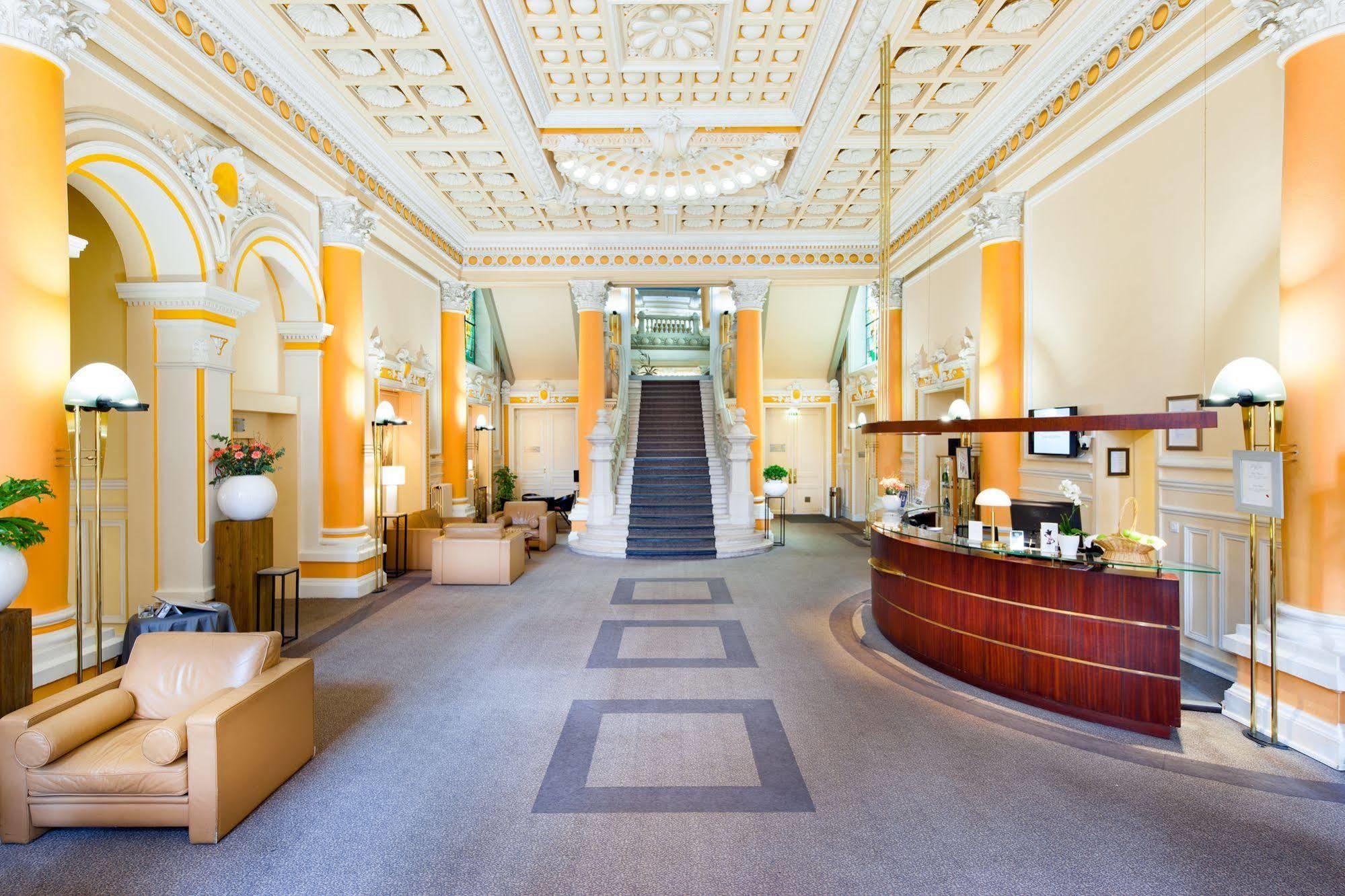 Grand Hotel Du Tonneau D'Or Belfort Buitenkant foto